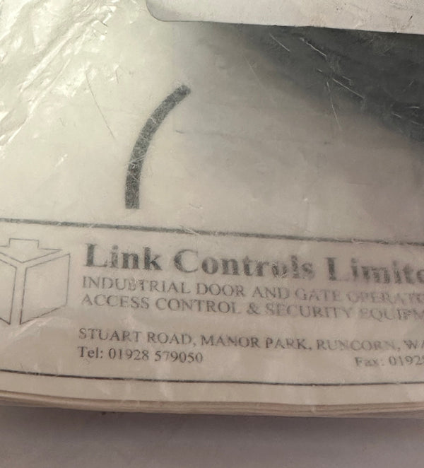 Link Controls Retro-Reflective Photoelectric Switch