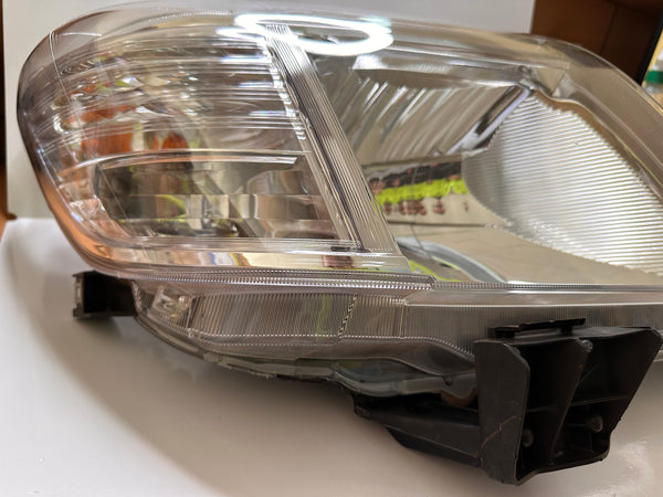 TOYOTA R/H Headlamp Assy for Hilux 81110-0k370