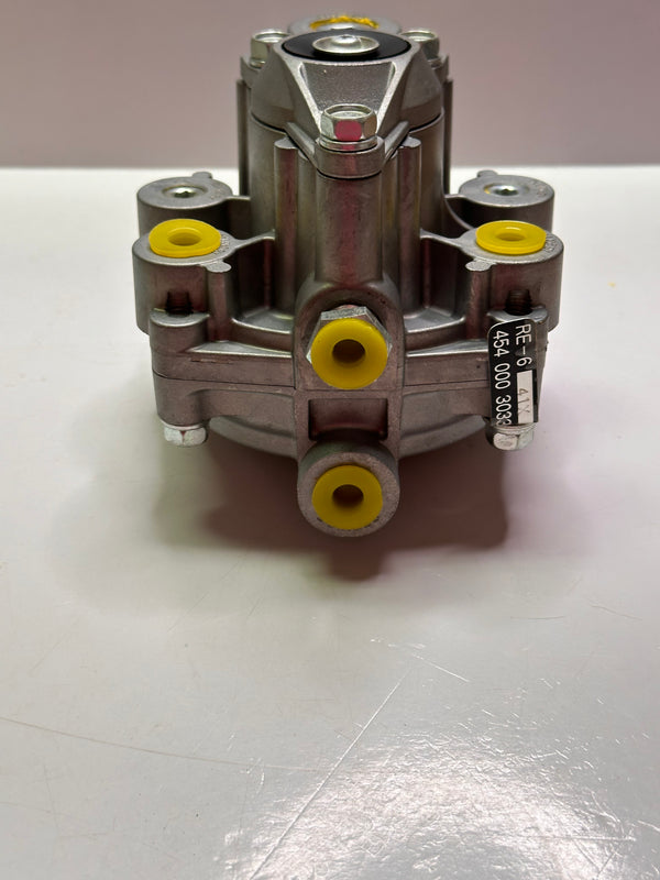 KOMATSU Relay Valve 561-35-61601 NIB