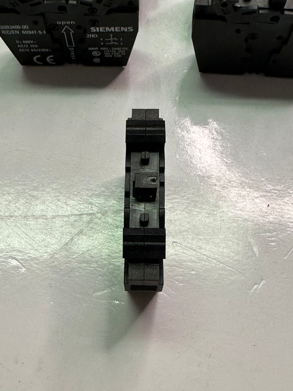 Siemens 3SB3400-0D Contact Block with 2 Contact Elements, 2NO